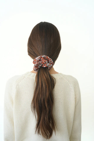 Babe Scrunchie in Woodblock Floral