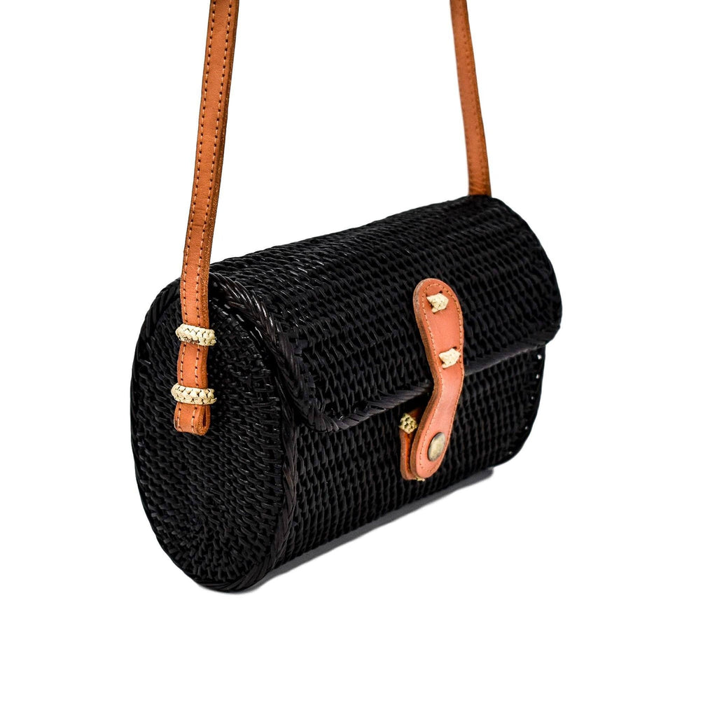 Pippa Messenger Bag in Black